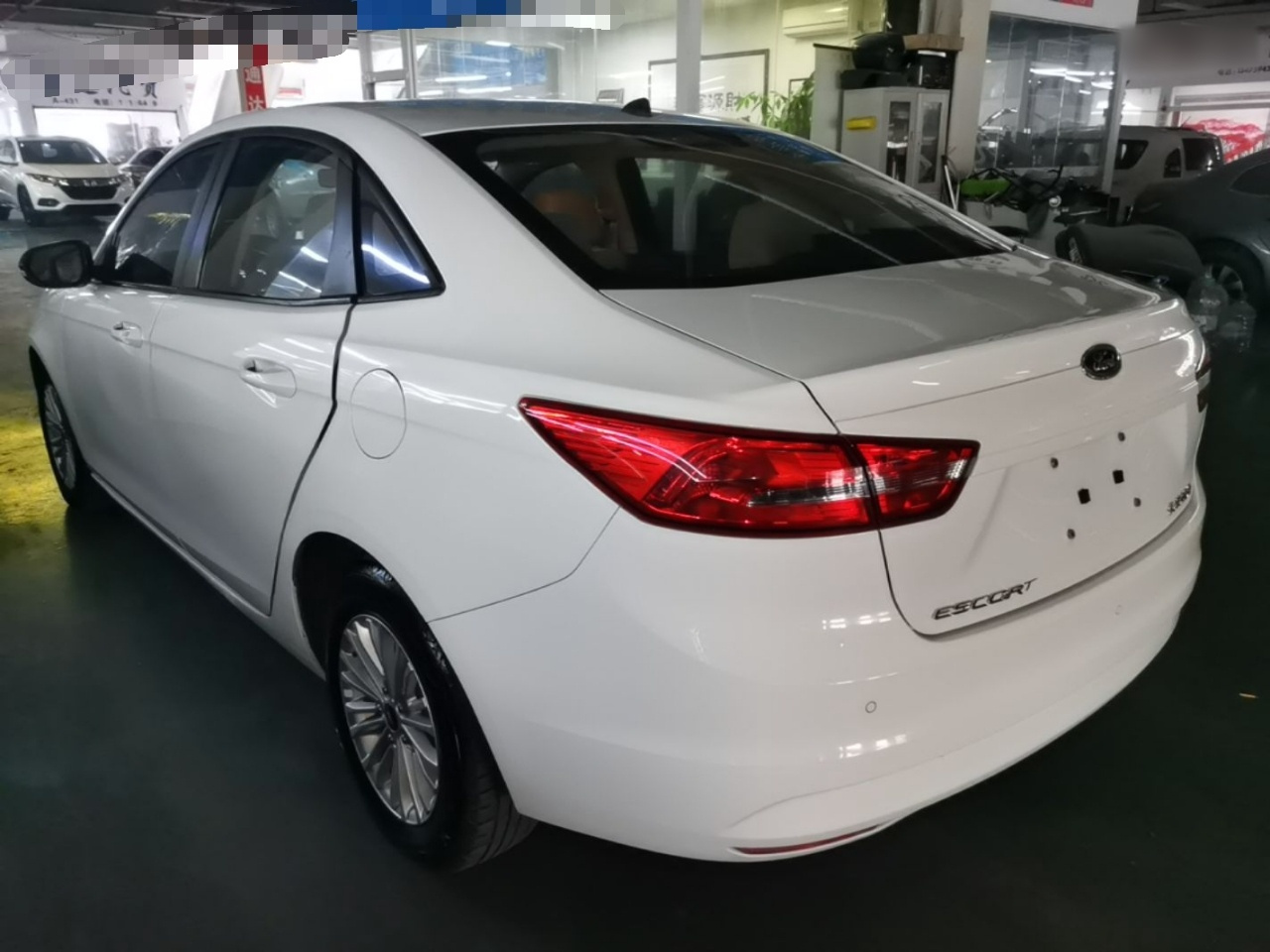 Escort 2015 1.5L MT Comfort photo 4