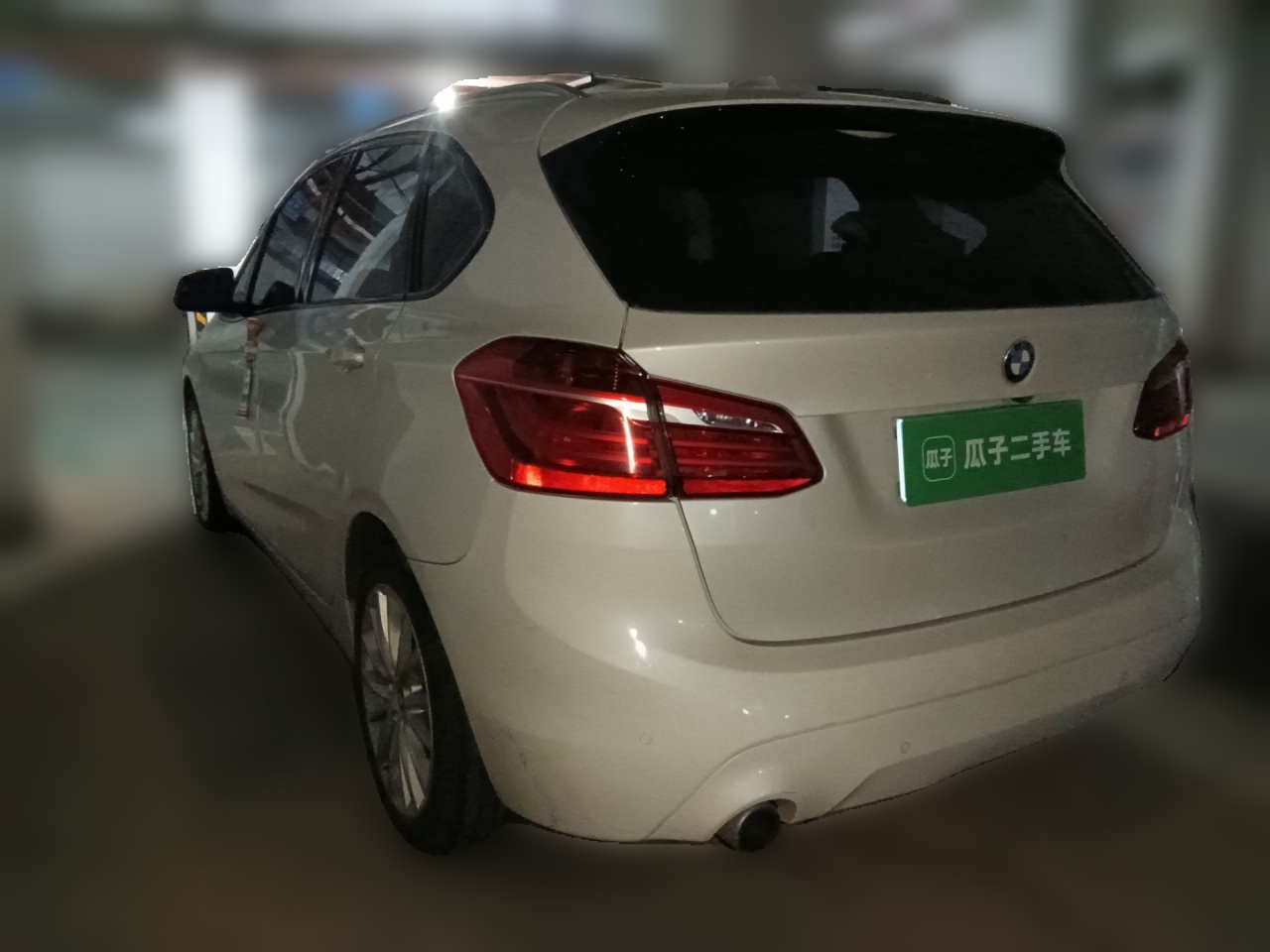 2 Series Wagon 2018 218i Leading photo 4