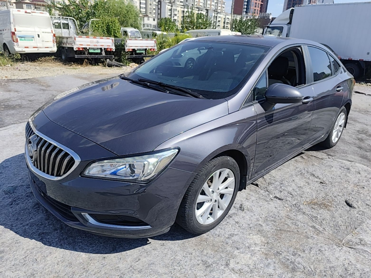Verano 2015 Sedan 15S AT Leading