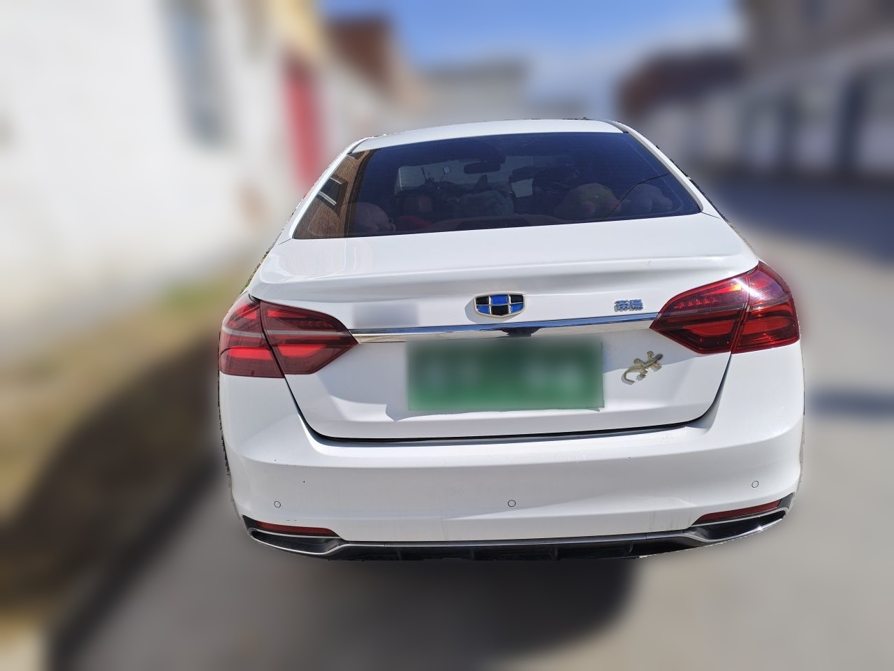 Emgrand 2018 1.5L MT Luxury photo 5