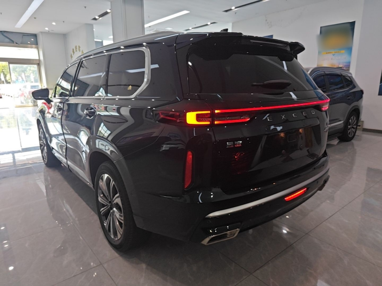 2025 400T AWD 6-Seater photo 4