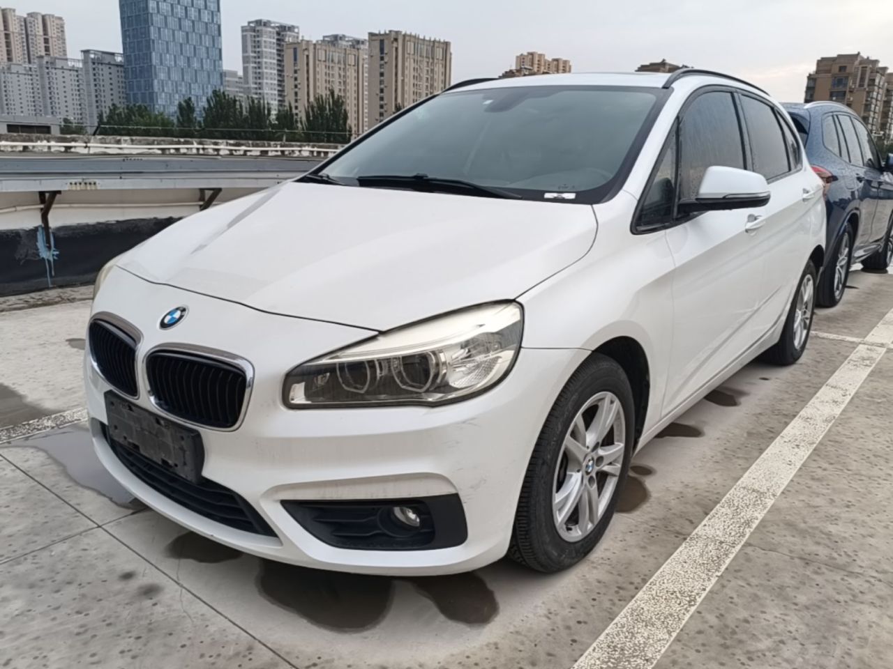 2 Series Wagon 2016 218i Leading