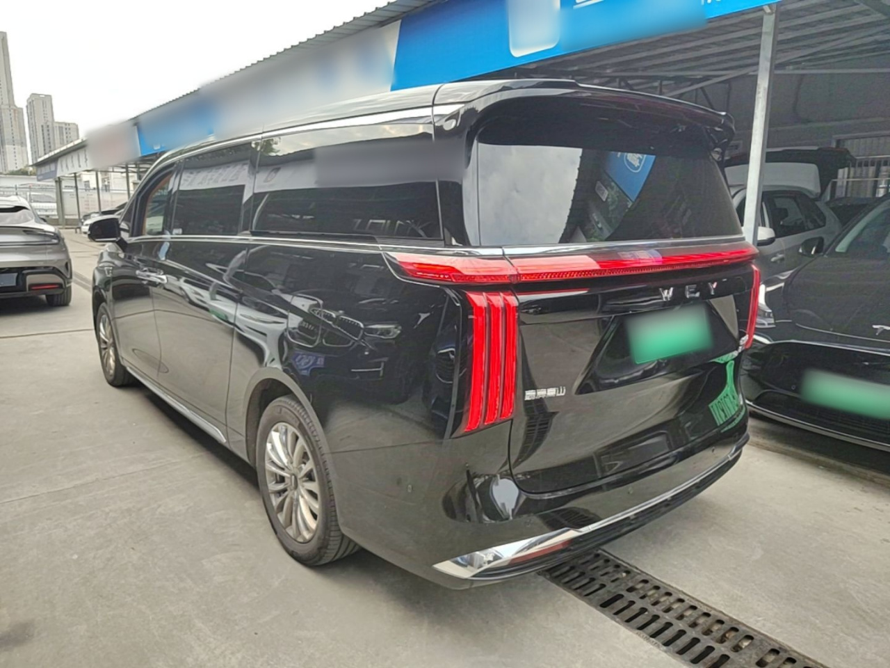 2023 AWD Executive Extended photo 4