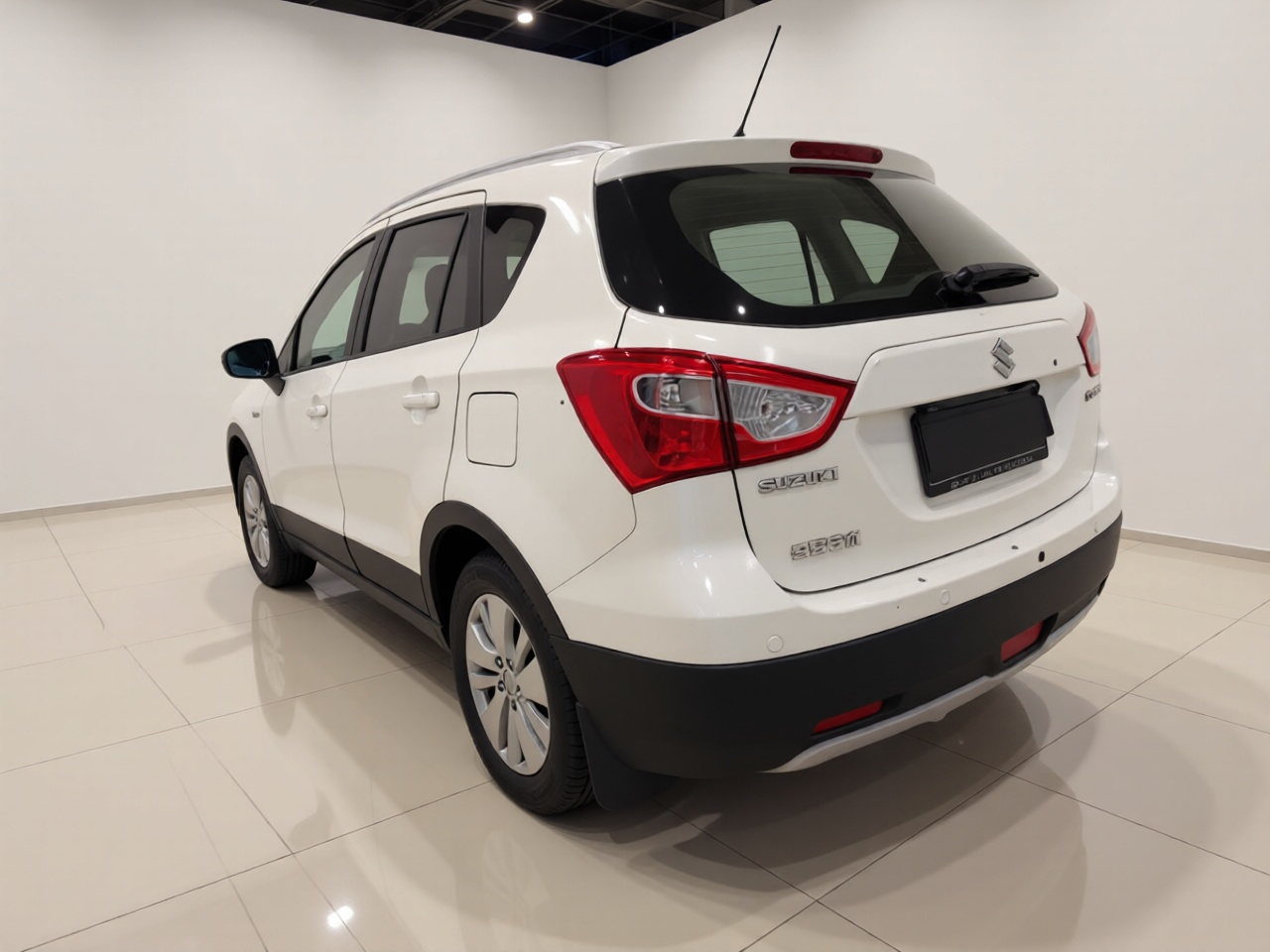 2015 1.6L CVT RWD Elite photo 4