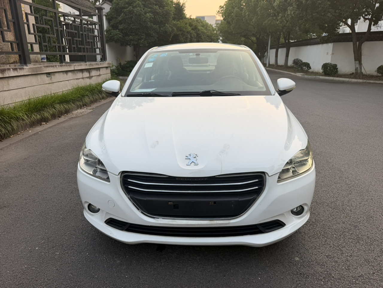 301 2014 1.6L MT Comfort photo 3
