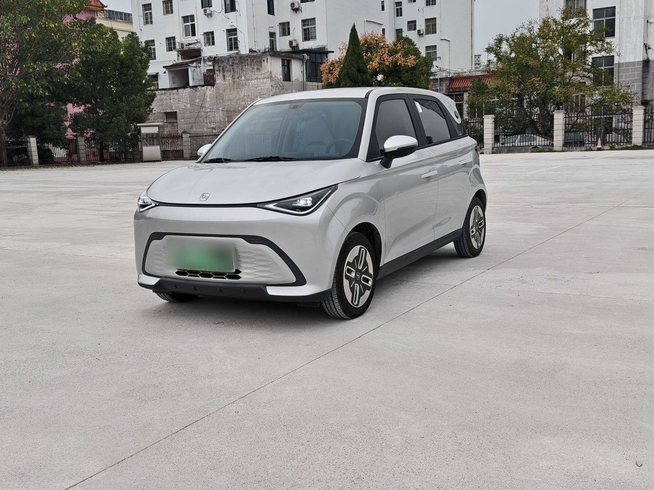 QQ 2025 305km