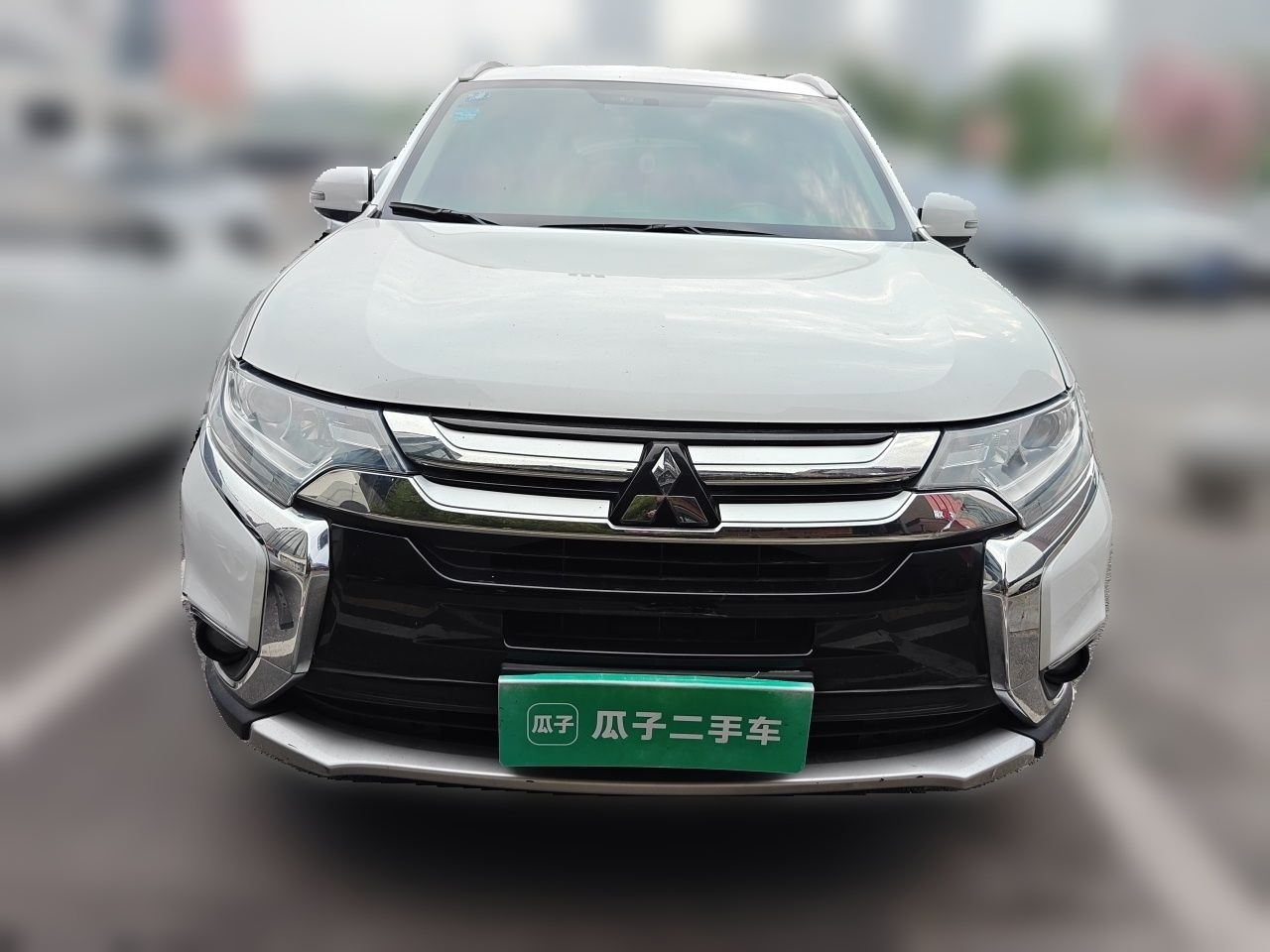 Outlander 2017 2.0L RWD Honor 5-Seater photo 2