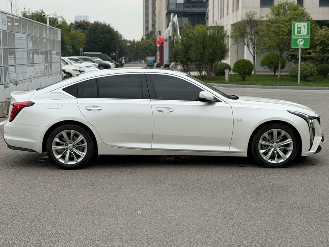 CT5 2024 28T Premium photo 4