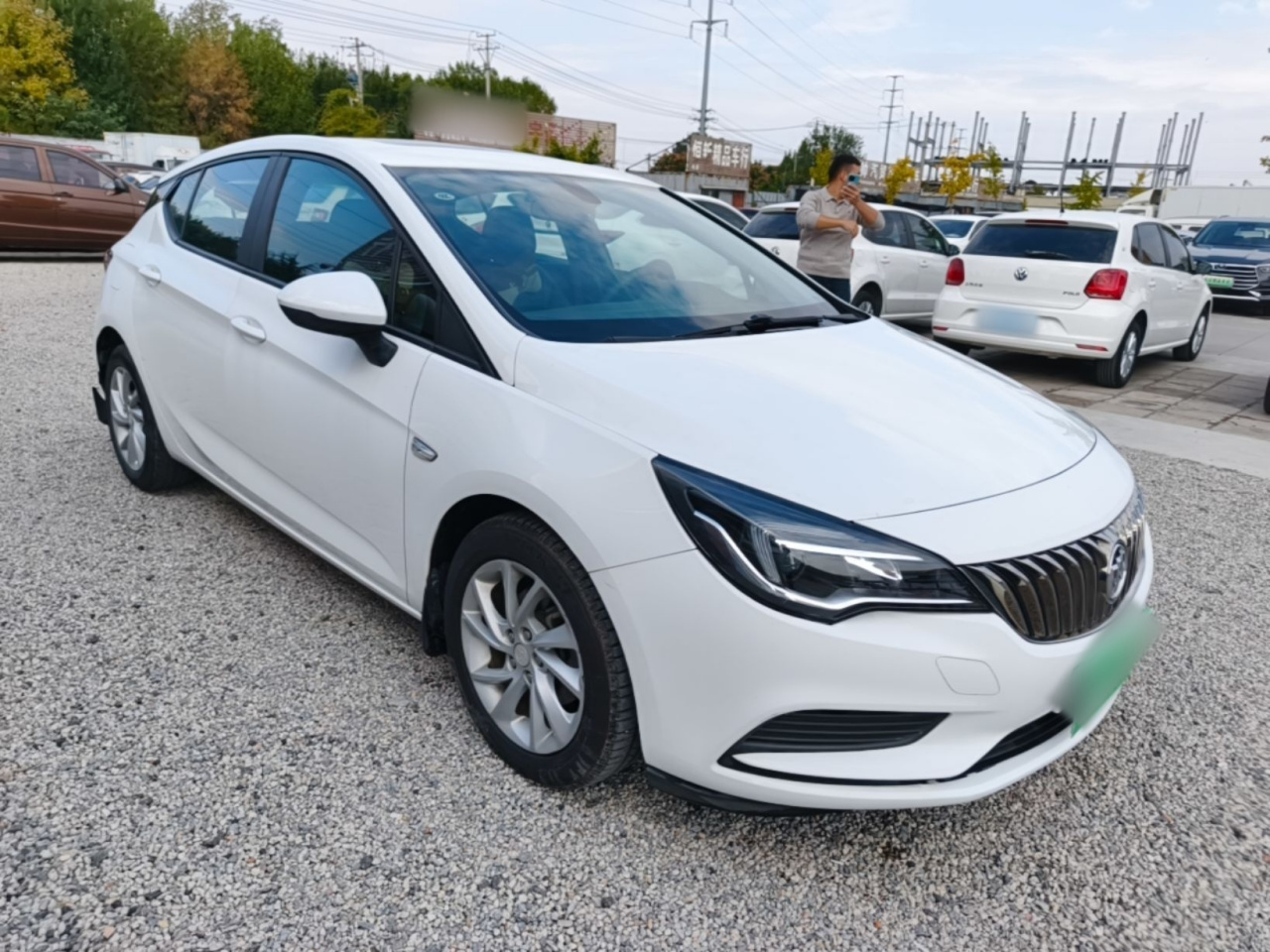 Verano 2016 Hatchback 15S AT Leading photo 3