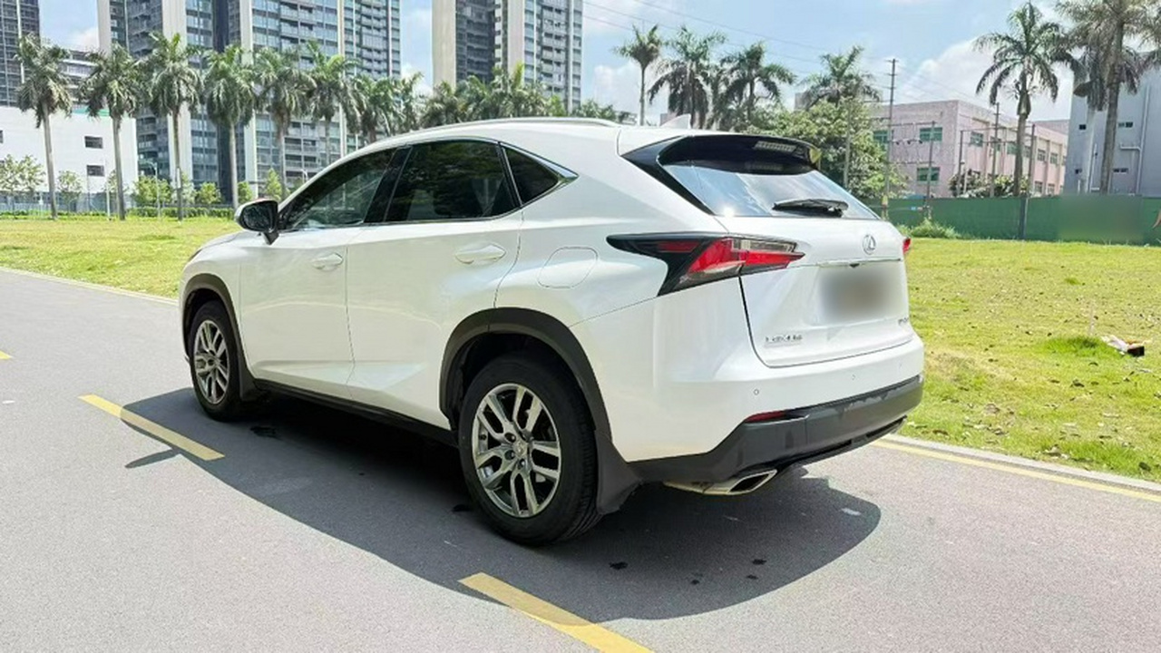 NX 2015 200t photo 4