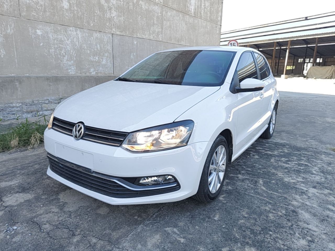 Polo 2016 1.6L AT Luxury