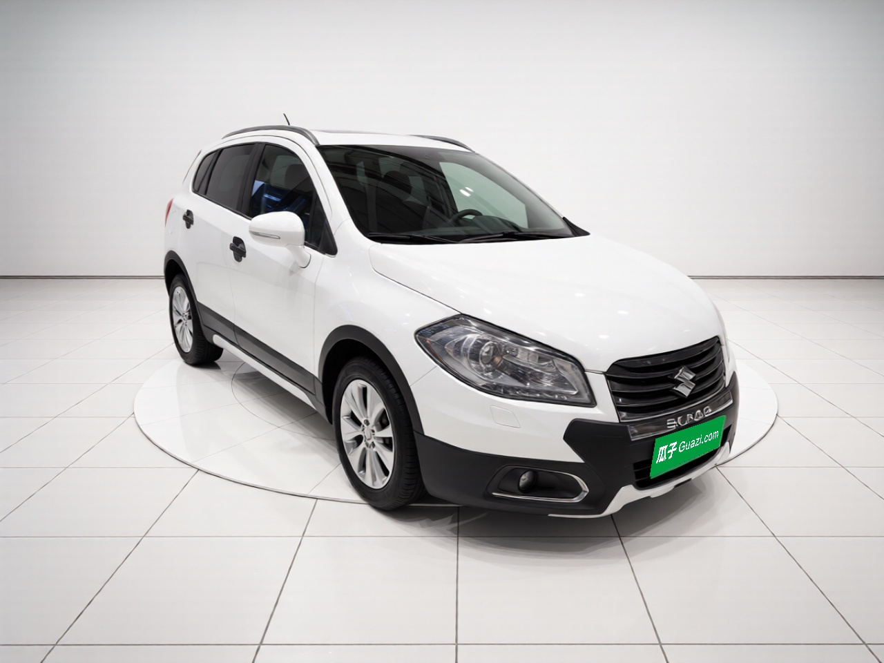 2014 1.6L CVT RWD Elite photo 3