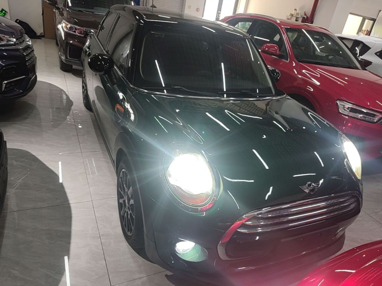 2016 1.5T COOPER 5-Door photo 2