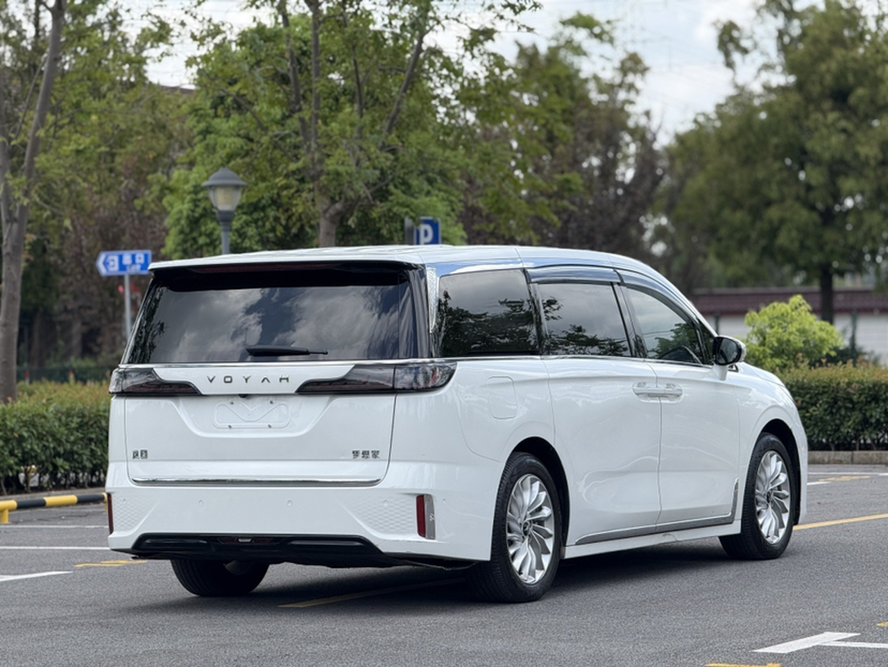Voyah Dreamer 2022 0 + ADAS 475km photo 4