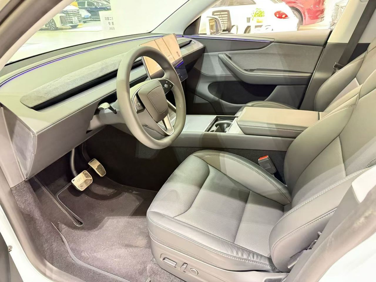 Model Y 2025 RWD photo 4