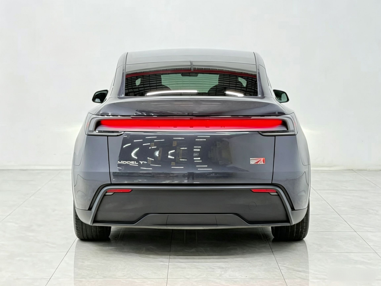 Model Y 2025 Long Range AWD Launch Edition photo 5
