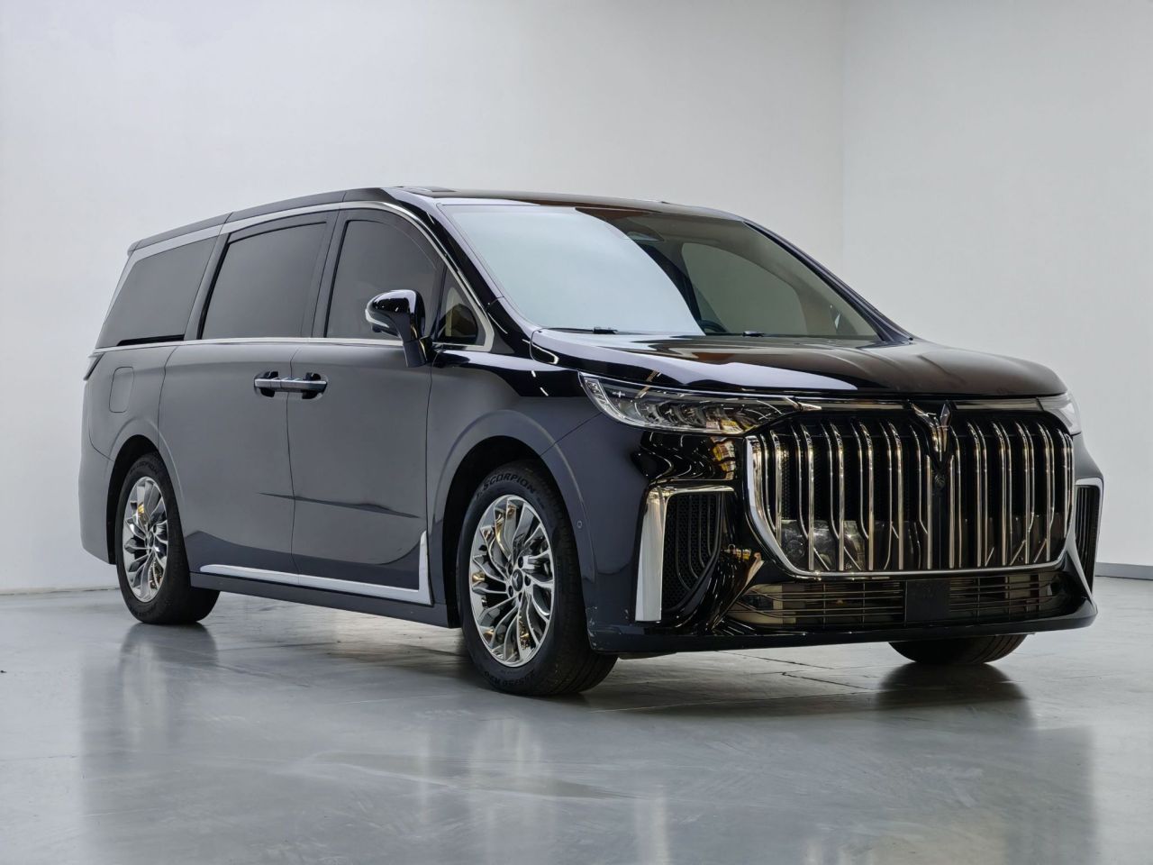 Voyah Dreamer 2024 PHEV Extended Range Flagship photo 3