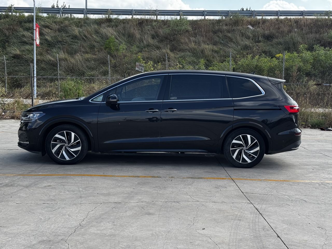 Viloran 2020 330TSI Luxury photo 3