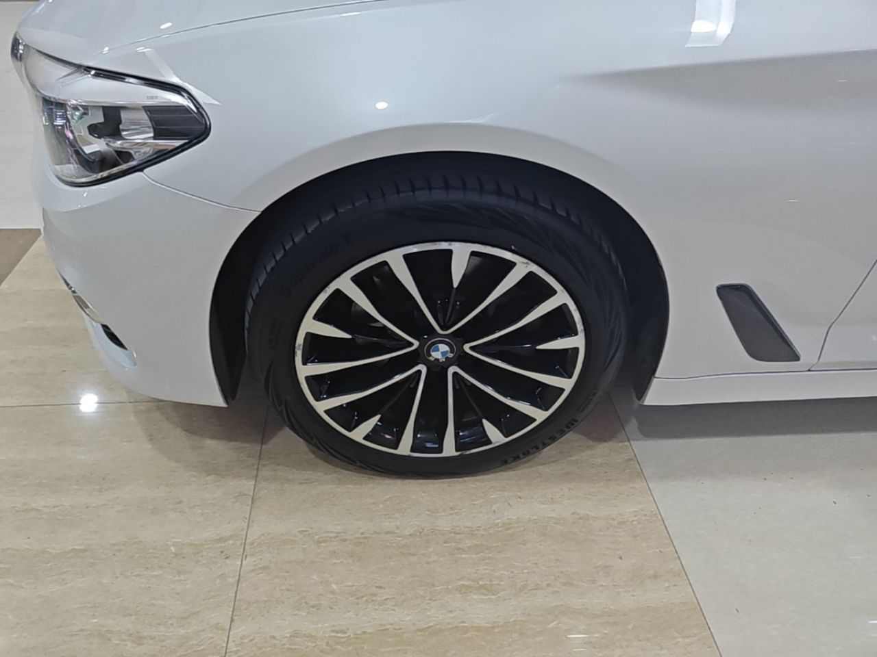 5 Series 2018 525Li Luxury photo 4