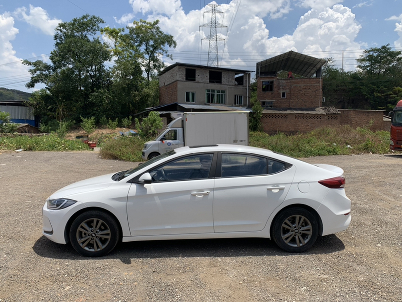Elantra 2016 1.6L MT Smart photo 3