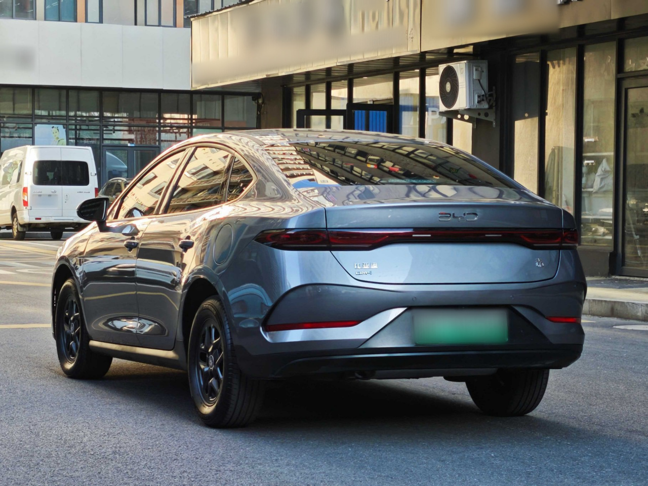 Qin PLUS 2025 DM-i ADAS 128KM Progressive photo 4