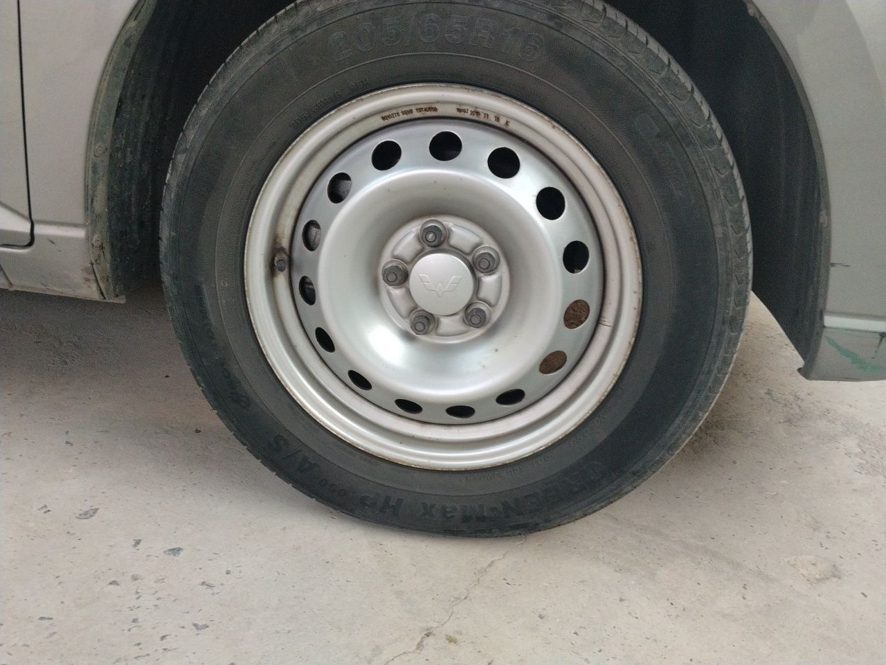 Wuling Hongguang PLUS 2019 1.5T MT Standard 5-Seater photo 2