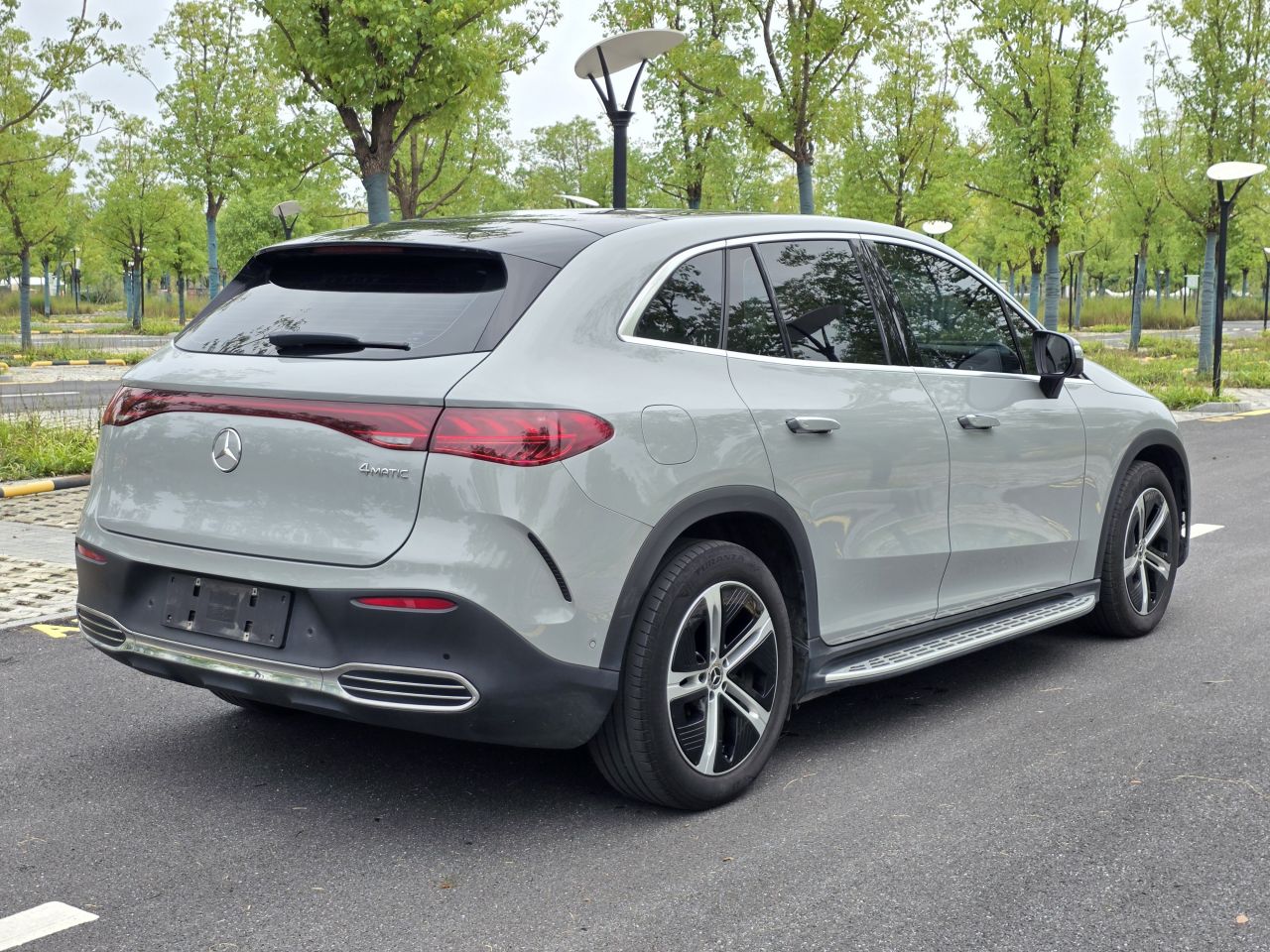 EQE SUV 2023 350 4MATIC photo 4