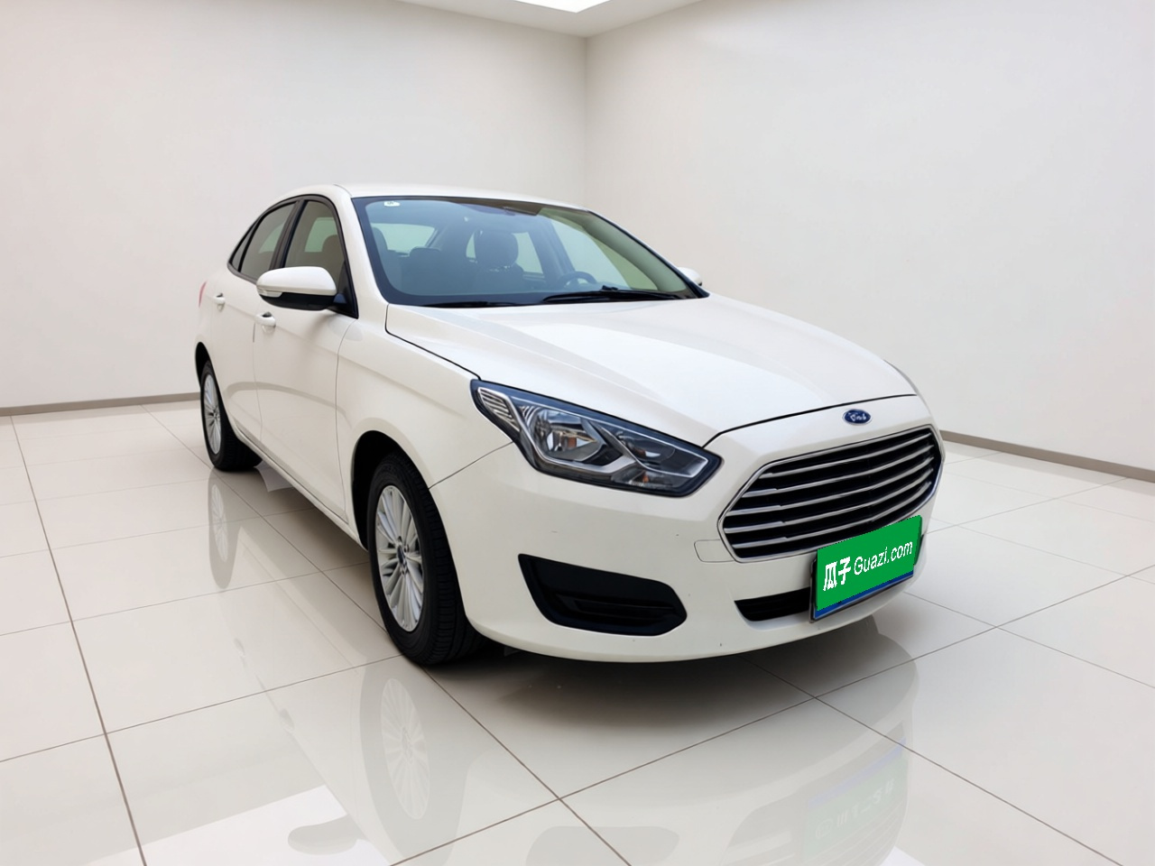 Escort 2017 Facelift 1.5L AT Comfort photo 3