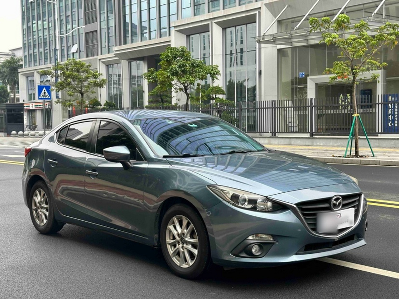 3 Axela 2016 Sedan 1.5L AT Comfort photo 3
