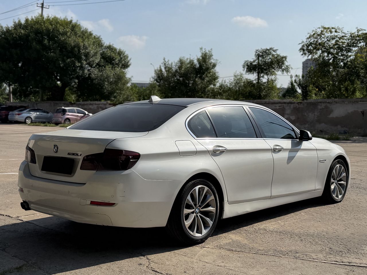 5 Series 2017 525Li Leading photo 4