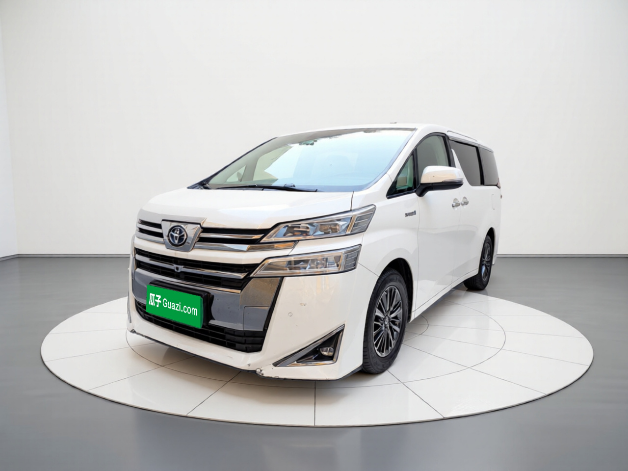 2019 Hybrid 2.5L HV Luxury photo 3