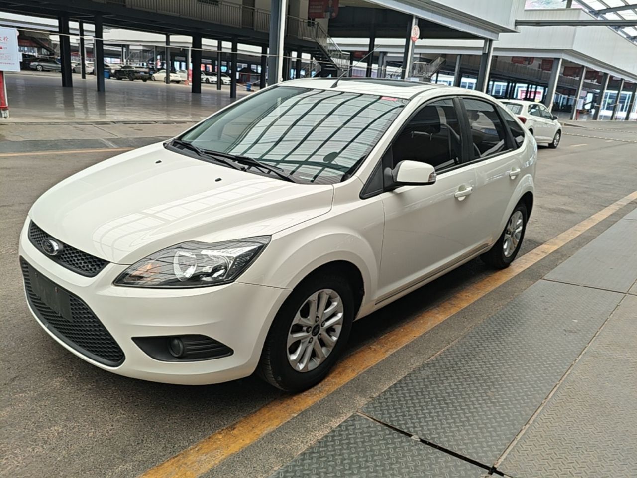 Focus 2013 Hatchback Classic 1.8L AT Anniversary Edition