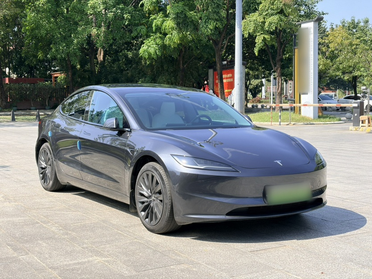 Model 3 2023 RWD photo 2