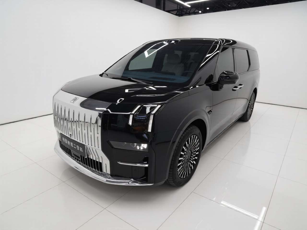009 2024 6-Seater Executive AWD 108kWh