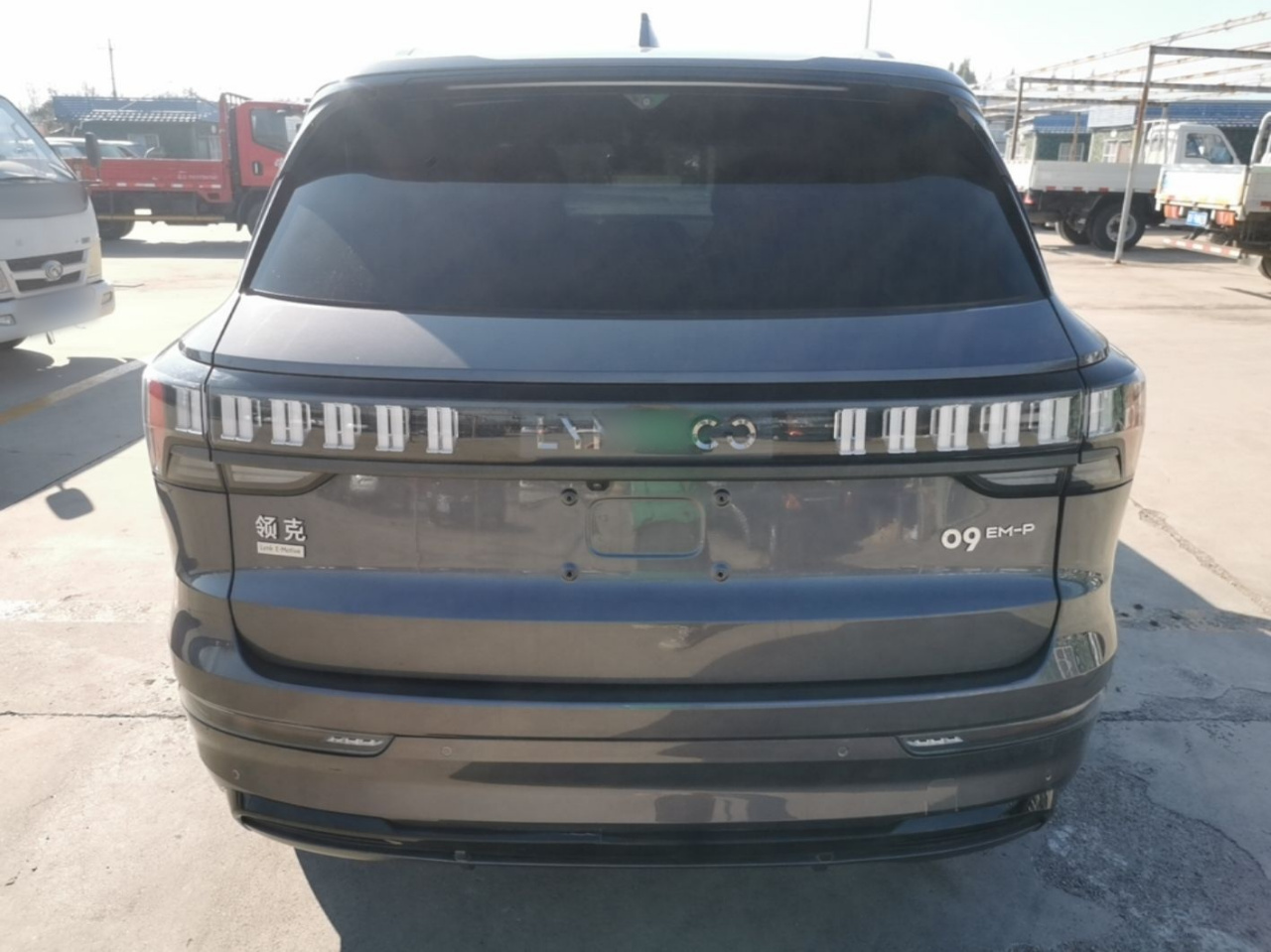 09 EM-P 2023 2.0TD EM-P Voyager PM 7-Seater photo 3