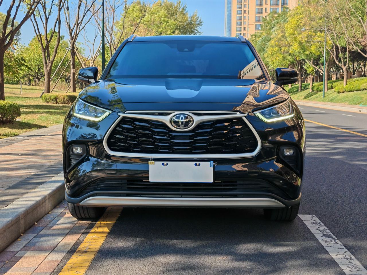 Highlander 2022 380T AWD Premium 7-Seater photo 2