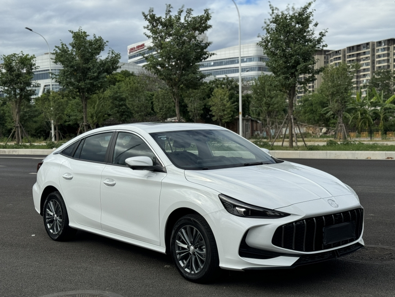 MG5 2026 180DVVT Luxury photo 2