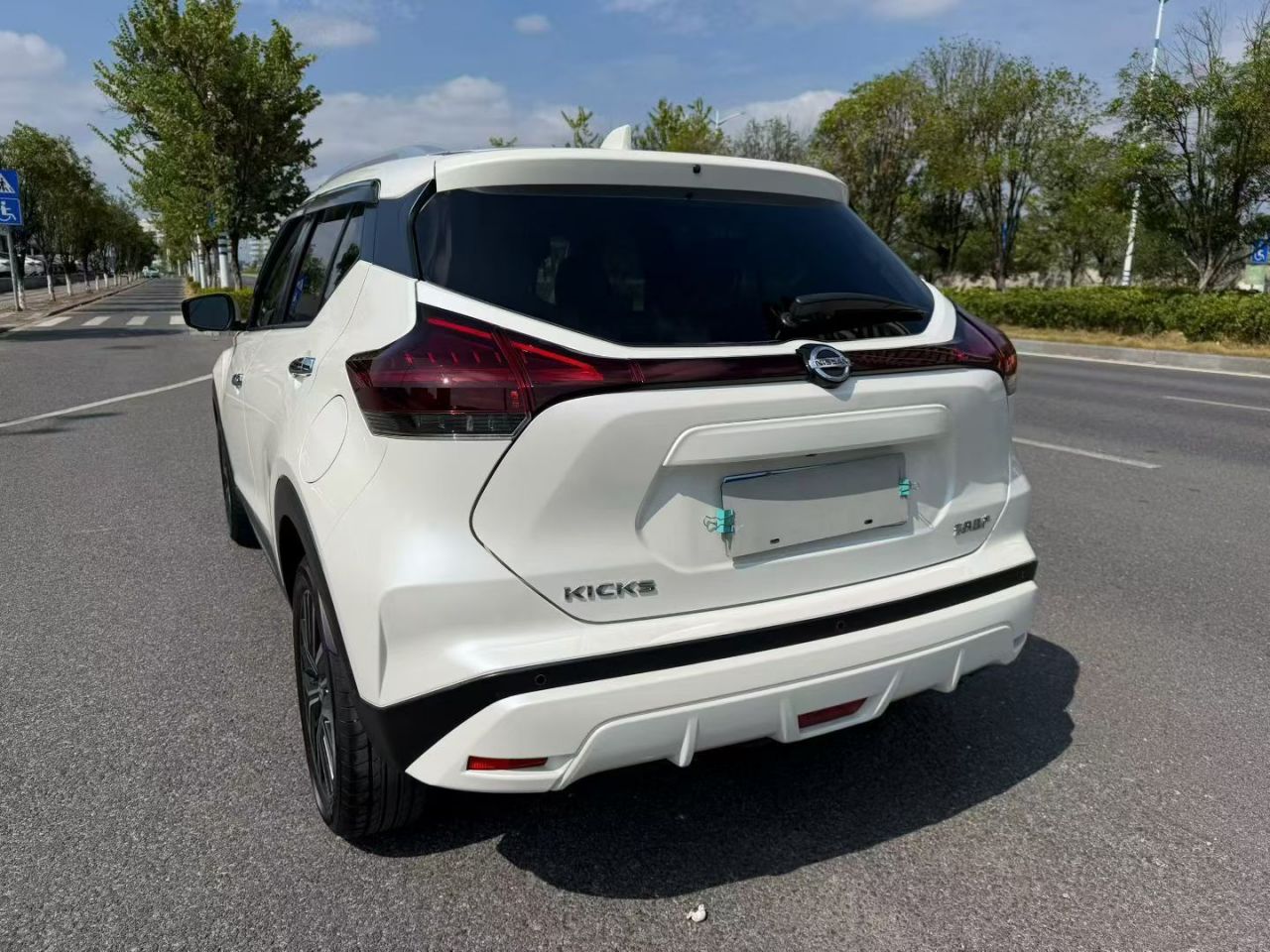 2022 1.5L CVT XV Luxury photo 4