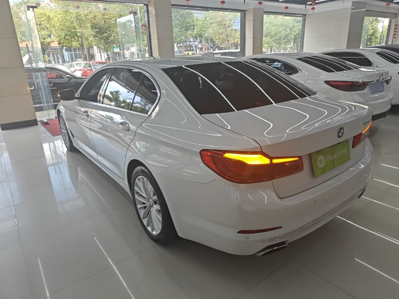 5 Series 2019 525Li Luxury photo 4