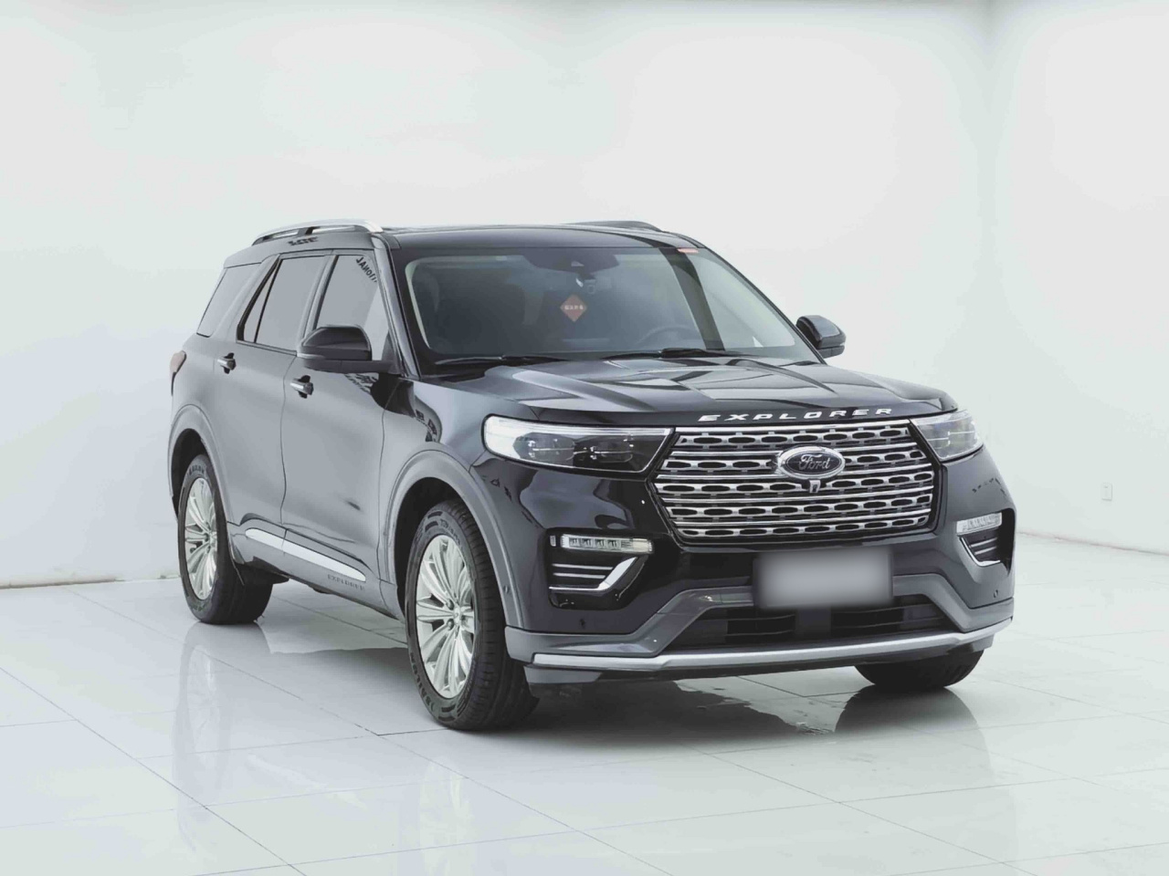 Explorer 2020 EcoBoost 285 AWD Titanium 6-Seater photo 3