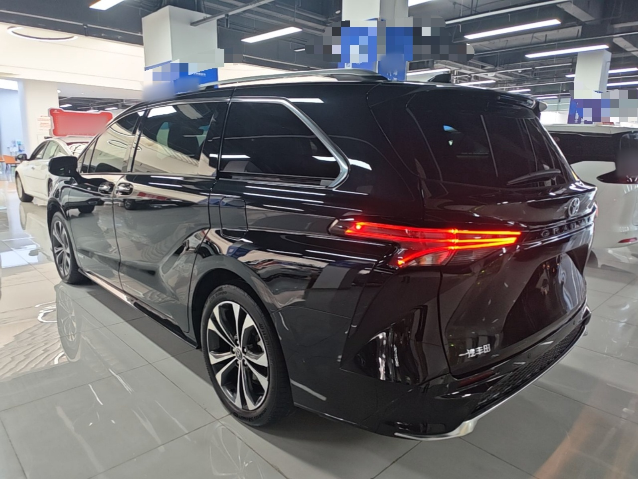 Granvia 2022 2.5L Hybrid photo 4