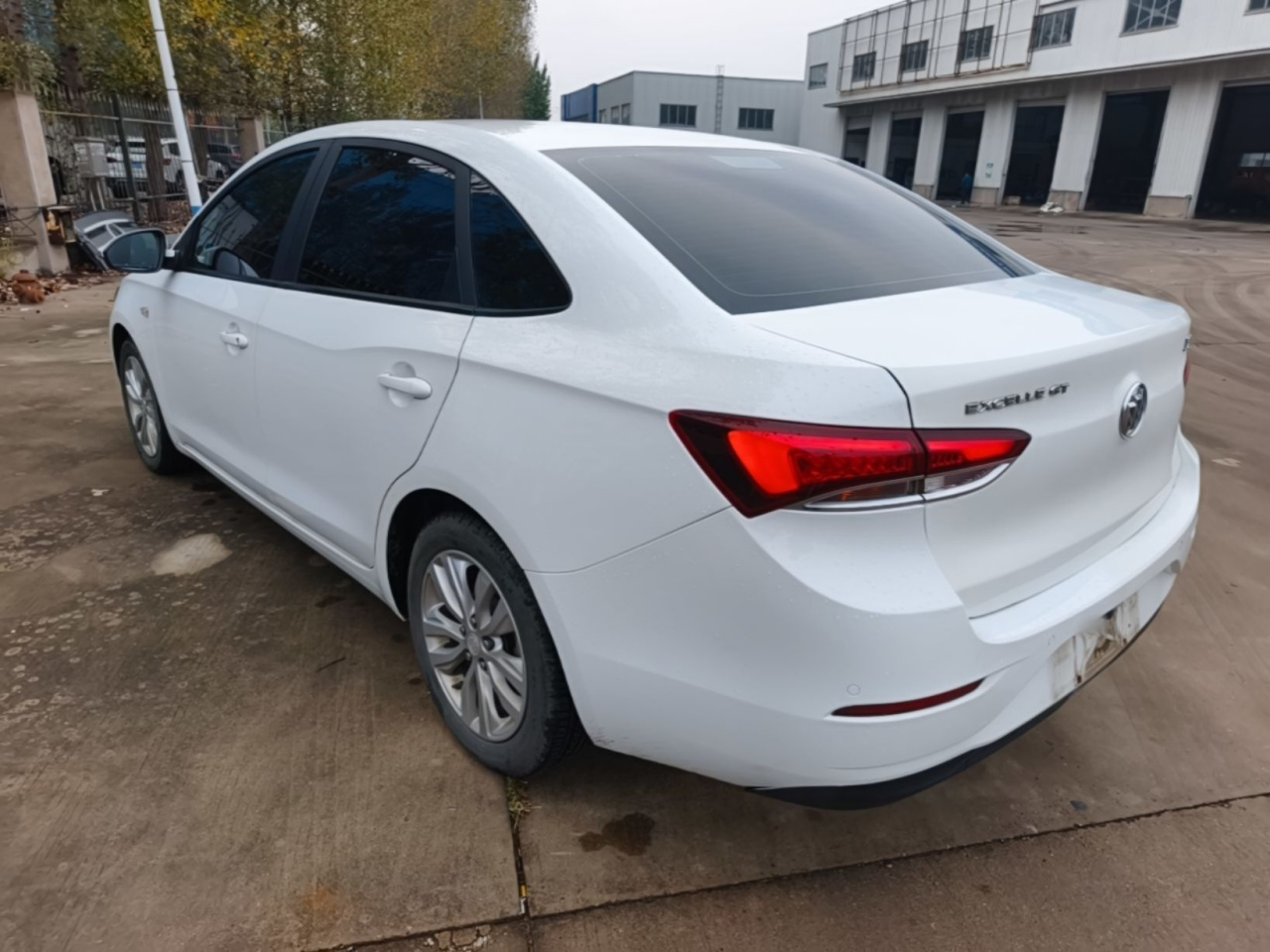 Excelle 2021 Facelift Classic 1.5L AT Elite photo 4