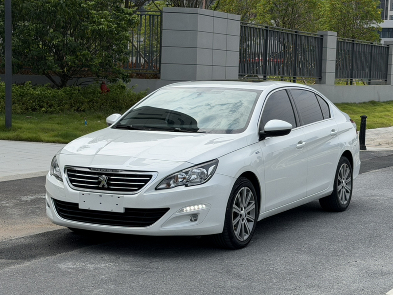 408 2018 Facelift 350THP AT Luxury