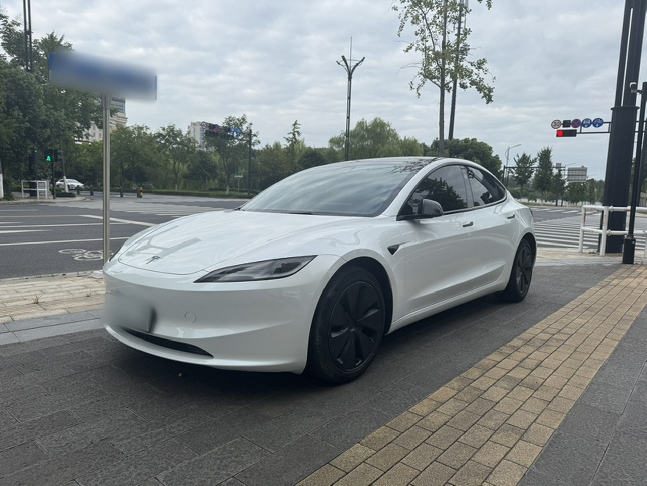 Model 3 2023 RWD photo 3