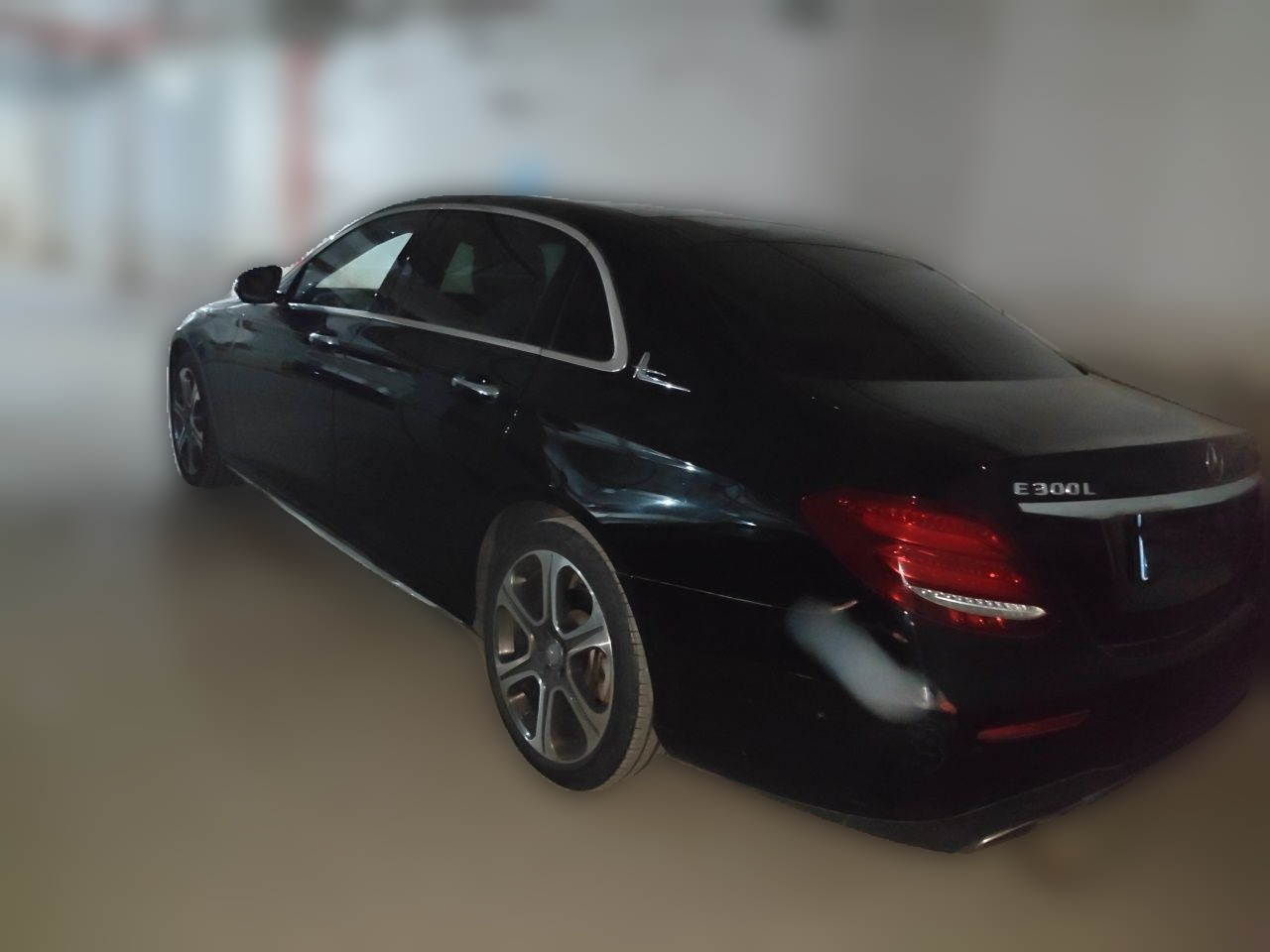E-Class 2016 E 300 L Sport Luxury photo 4