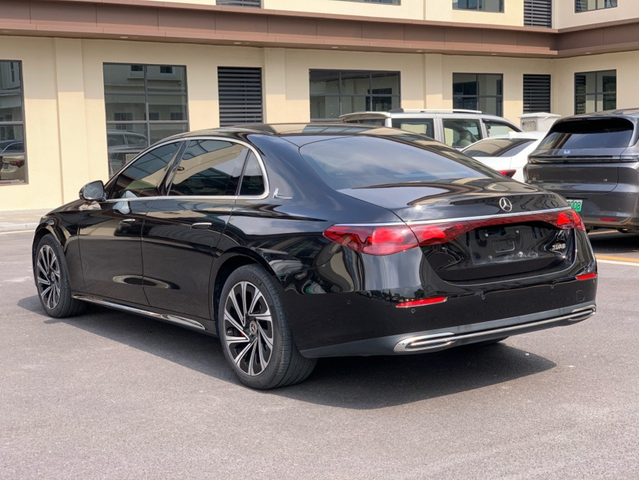 E-Class 2024 E 300 L Luxury photo 4