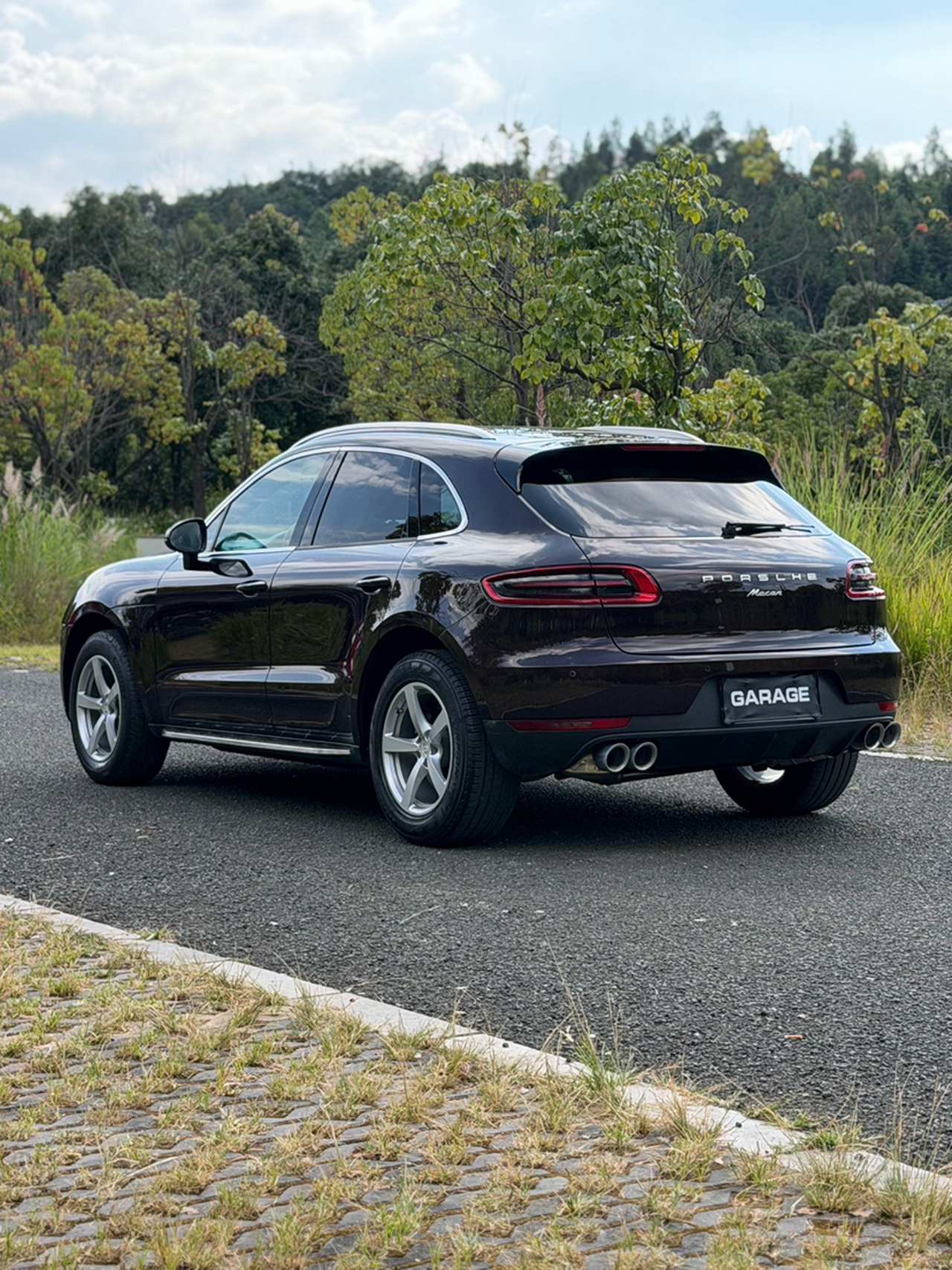 2017 Macan 2.0T photo 2