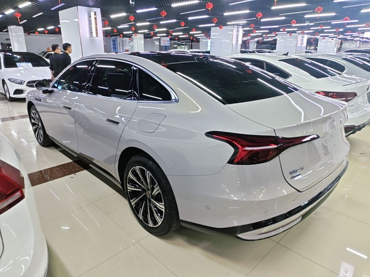 H7 PHEV 2026 210 AWD photo 4