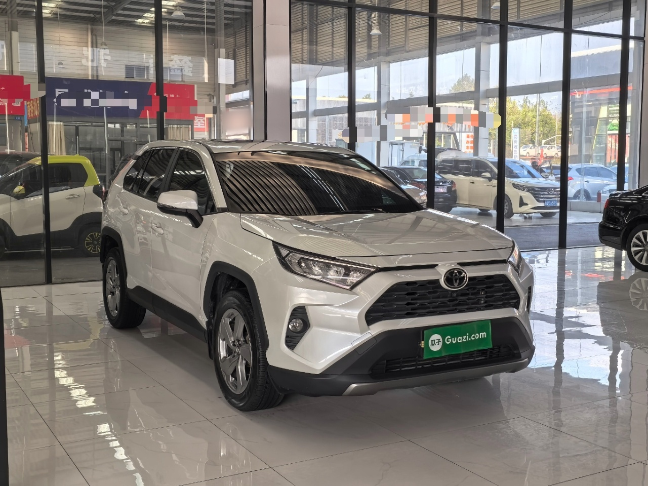 RAV4 2021 2.0L CVT RWD photo 3