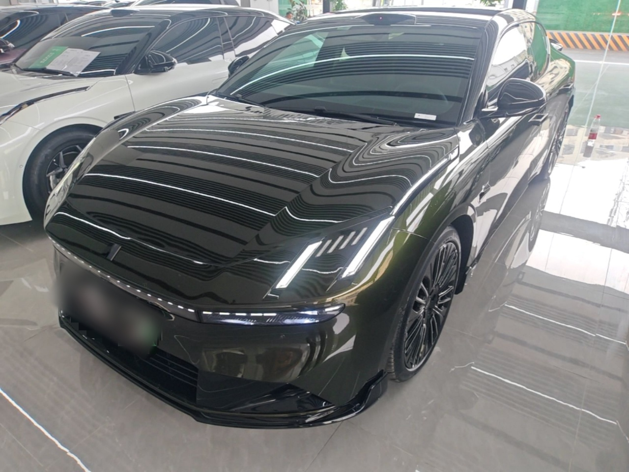 10 EM-P 2025 240 AWD Ultra Sport